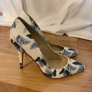 Jessica Simpson Oravia fabric feather print heel
